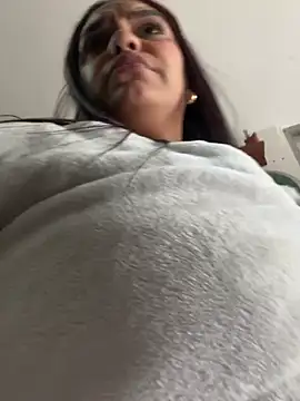 Sara-77 live cam on StripChat