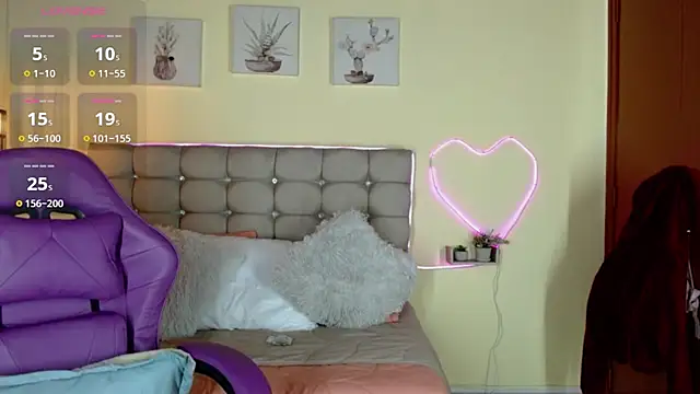 _naomi_s live cam on StripChat