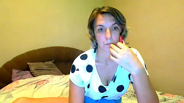 Lana_Foxyy live cam on StripChat