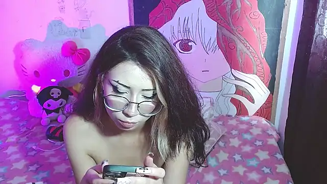 kittymiauu444 live cam on StripChat