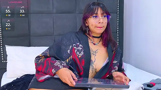 Raven_Gloomy live cam on StripChat
