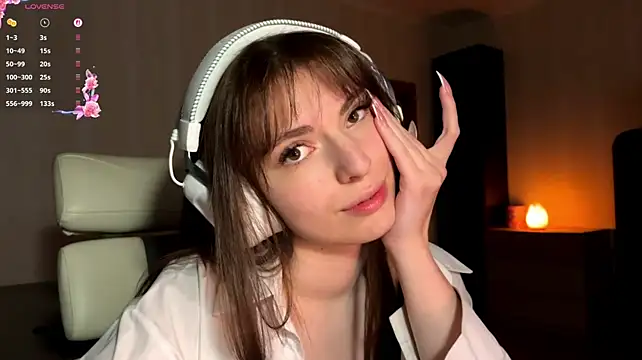 LorinaSpero live cam on StripChat