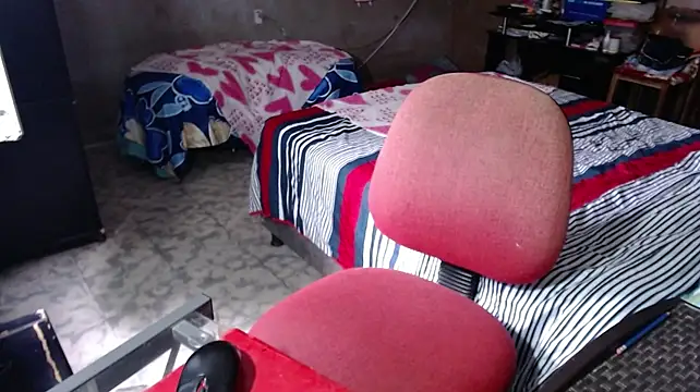 Barbiegomez live cam on StripChat