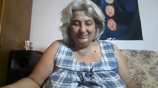 ExquisiteMature live cam on StripChat