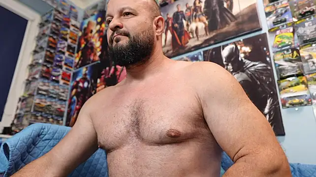Muscle_Bear live cam on StripChat