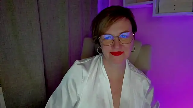 feliziaDesire live cam on StripChat