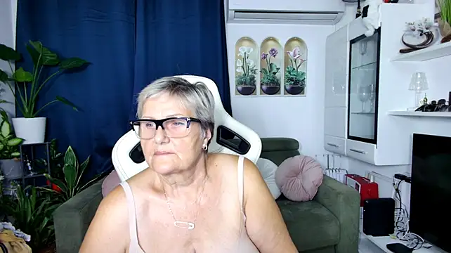 Selenna57 live cam on StripChat