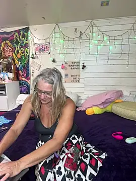 trenaanne (F milf) - take a shot , nipple clamps