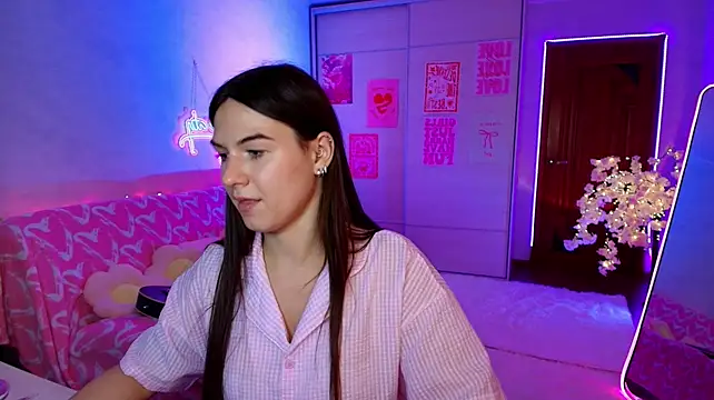 luna_lust_212 live cam on StripChat