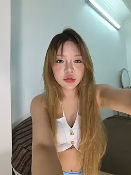 -Bongg- live cam on StripChat