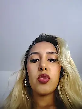 Miss-ballalisse live cam on StripChat