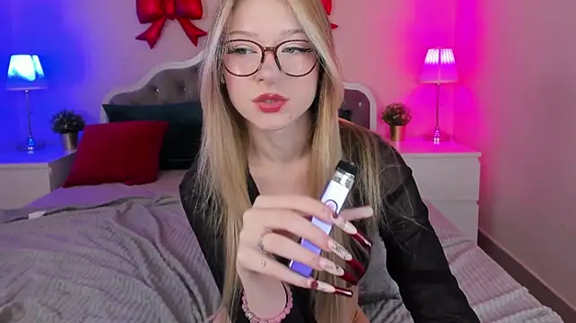 elliupp live cam on StripChat