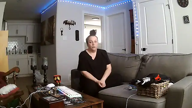 Queenemerald live cam on StripChat