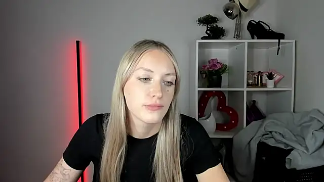 EvelynBlond live cam