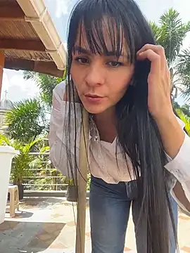 LuxeBrunetteXXX webcam