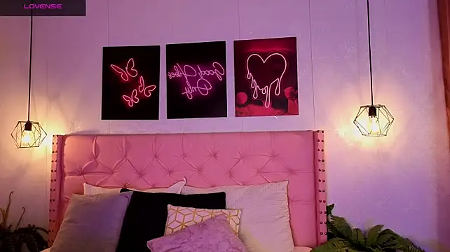 dark__nymph live cam on StripChat
