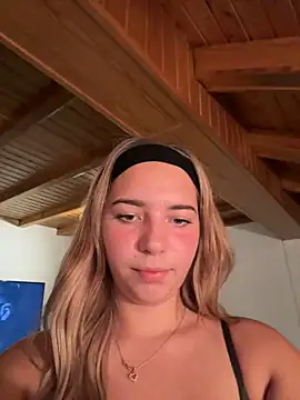 Webcam Model(Naomi-Klein) is live