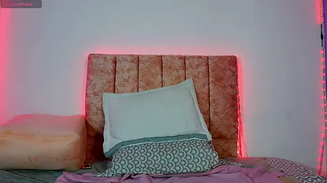 Ava_Raye live cam on StripChat