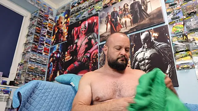 Muscle_Bear live cam on StripChat