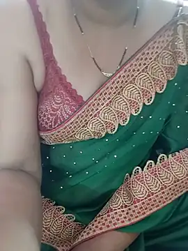 Zaara-Rose live cam on StripChat