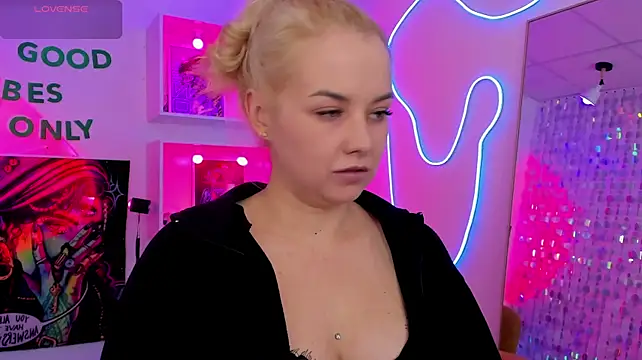 StephanieSweety live cam on StripChat