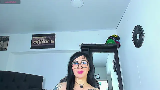 Vicky_hotmilf live cam on StripChat