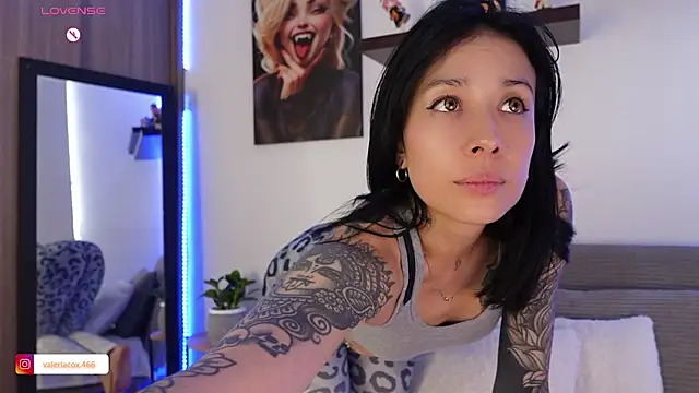 Vale_cortez live cam on StripChat