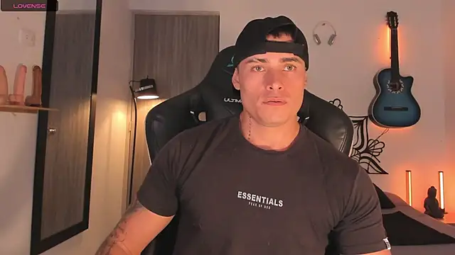 connorsmiith live cam on StripChat