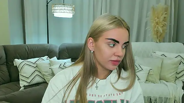 Gabi_Sky live cam on StripChat