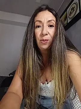 Laly_dolcee live cam on StripChat