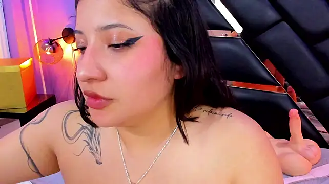 Emma_monserrat live cam on StripChat