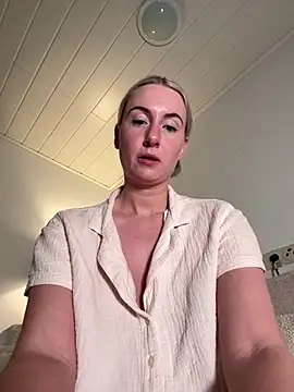 CutieEmy live cam on StripChat