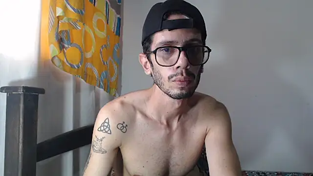 alisterxxx live cam on StripChat
