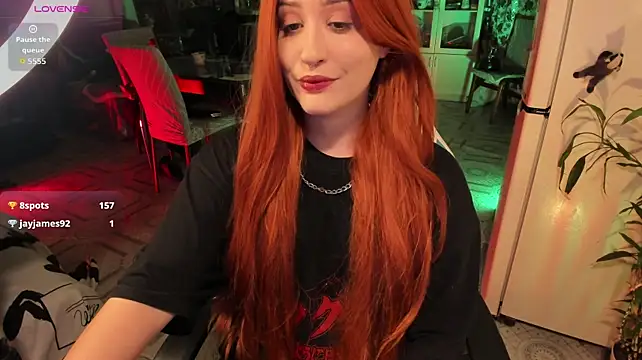 Sserendipityy live cam on StripChat