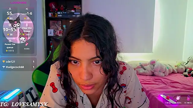 Lovelyamyy live cam on StripChat