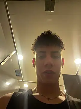 yoursexyjose live cam on StripChat