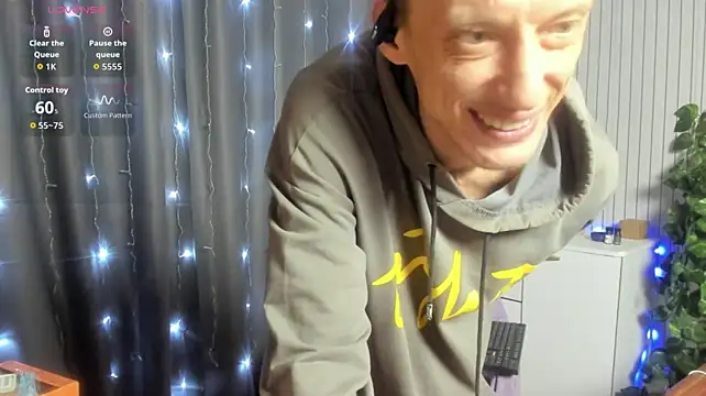 James2Inked live cam on StripChat