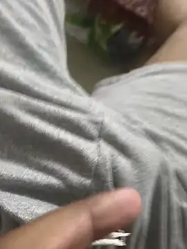 hyd_24boy live cam on StripChat