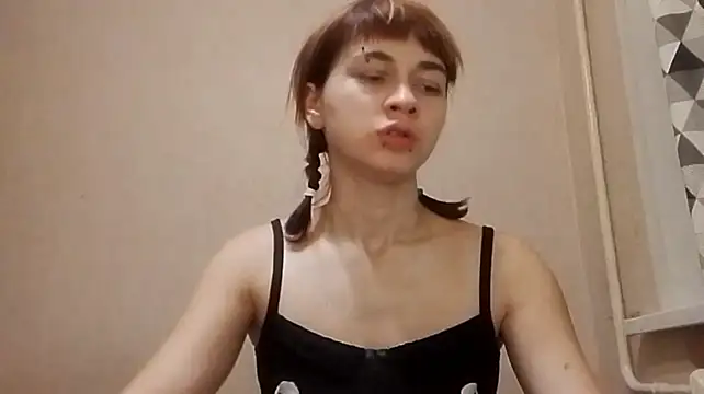 Mialivia live cam on StripChat