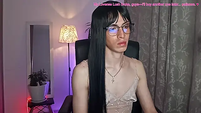 Andy_Roses live cam on StripChat