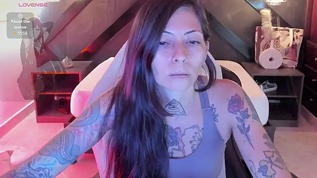 dark_gotica live cam on StripChat