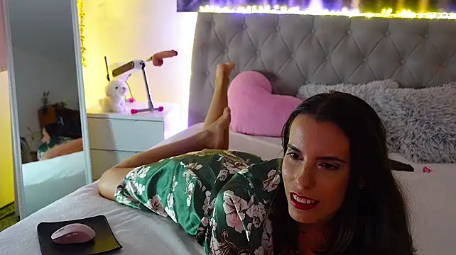 Lora_Chanel live cam on StripChat