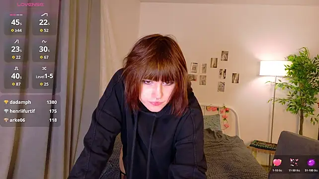 KikiMoor live cam on StripChat