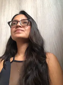 Gia_Mazzon live cam on StripChat