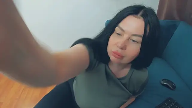 BrilliantGirll live cam on StripChat