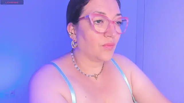 Naty_Mature_ live cam on StripChat