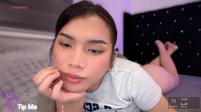 NaughtyJedGirl live cam on StripChat