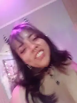 ivannabellini live cam on StripChat