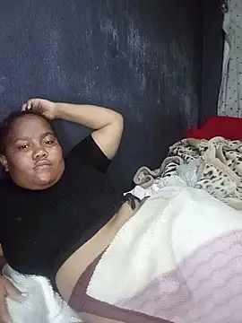 ChubbyMidgetxxx19 webcam