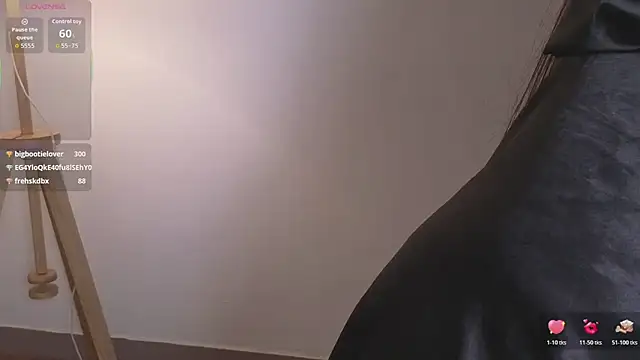 Emmaaa777 live cam on StripChat